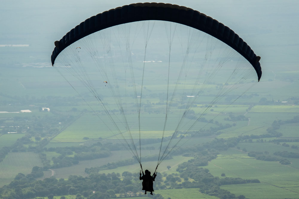 Salto en paracaídas - Turissam Travel